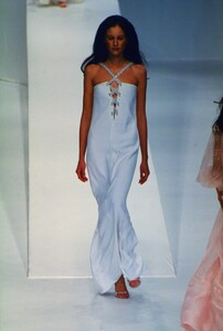 561460578_valentino-ss-1999(10).thumb.jpg.86990554877be3ddadce84308646541d.jpg