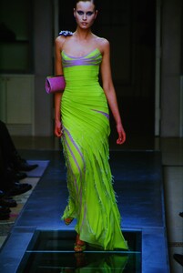 563840948_atelier-versace-fw-2000(17).thumb.jpg.31c5bb28004016c9ca446783f13232d8.jpg