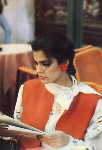 593808410_HarpersBazaar-Marzo1980(3-1980)Italy.thumb.jpg.7d151d6cbd5ca98aa22f9f39080a0c2f.jpg