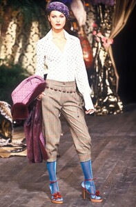 610170655_DolceGabbana2000WomenRTW60.thumb.jpg.62a62fbdd1e09e72b32bc05f61c919ad.jpg