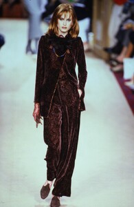 644761467_emanuel-ungaro-hc-fw-1996 (3) -Copy.thumb.jpg.d29319f6c46e791612dfc7863a1edb2e.jpg