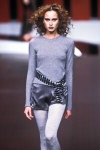 673330316_Valentino1999WomenRTW178.thumb.jpg.129d766b28f9bfa695af6e5ca6acc3c7.jpg