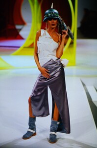 756736521_JOHN-GALLIANO-SPRING-2000(12).thumb.jpg.750b0c7ebe924a0e1ef9cb85509ebbc1.jpg