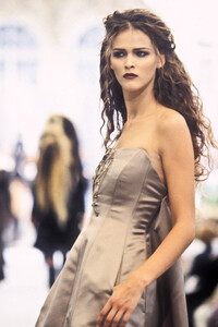 779182303_Chanel1997HauteCouture49.thumb.jpg.39b2cd3103ad80302ab1e3427b9aef78.jpg