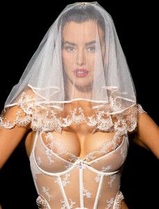 Daisy_Bustier_Veil_Closed_Front_9c5cffc4-d767-4df0-ba24-01a0886f816c_2100x (1).jpg