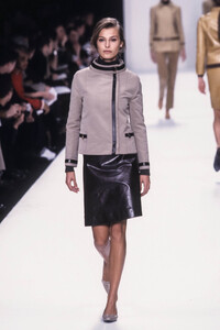 854005530_MarcJacobsFall20001.thumb.jpg.868541773612af749fc858d62c5d00ee.jpg