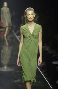 85943867_AlbertaFerretti2000WomenRTW38.thumb.jpg.d370fb4a650ed6fd9f840e3250d9bce7.jpg