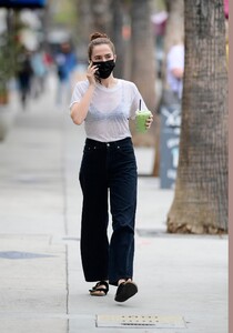       zoe110521BZNimage120.jpg