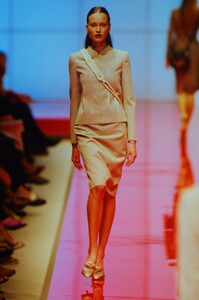 900087780_valentino-hc-fw-1999(1).thumb.jpg.857e582d2556275abcdbf8de3e1e359f.jpg