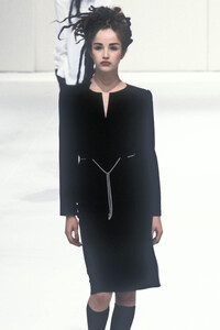 906176491_Chanel1998WomenRTW73.thumb.jpg.c13c2b6eab16e059ce734860bf020028.jpg