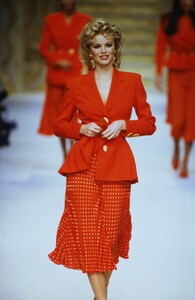 913700083_valentino-ss-1993(2).thumb.jpg.af4567079abd6413f6fcaf9877e7e7dc.jpg