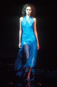 941084915_Versace1999WomenRTW68.thumb.jpg.c366ce20e598b639c714dcb3db73a96f.jpg