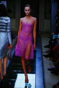 944146714_atelier-versace-fw-2000(11).thumb.jpg.bdb664d8dc0a9d5237da7b8e823bf11c.jpg