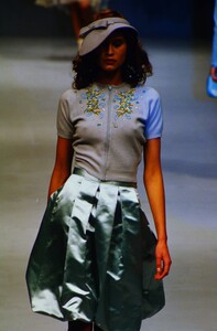 946000207_blumarine-fw-1999(19)-Copy.thumb.jpg.a2dbe144638331fd40e3b7b248b2d493.jpg