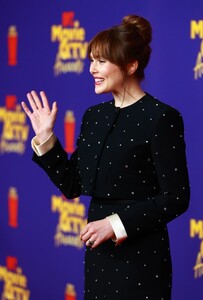       liz160521BZNimage105.jpg
