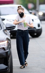       zoe110521BZNimage128.jpg