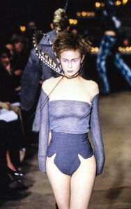 ALEXANDER-MCQUEEN-FALL-1996-RTW-27.jpg