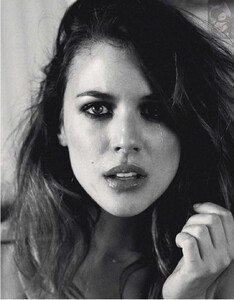 Adriana_Ugarte_084.thumb.jpg.194d172012ff979479cf692f9c510469.jpg