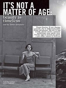 Age_Vogue_Italia_October_2011_01.thumb.jpg.e55f976f132bd295911cf2a5445fab08.jpg