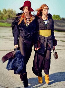 Autela_Vogue_Italia_October_2011_06.thumb.jpg.45132b41be3b18b2b1b327ba206d3588.jpg