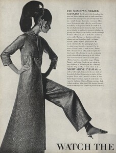 Eye_Penn_US_Vogue_April_15th_1967_01.thumb.jpg.330fbe54c087b0f015406f85b60ea894.jpg