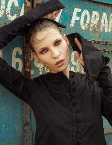Karla-Editorial_DSC0656-Web.thumb.jpg.6d80a9965effd650f90efa5d043ffe02.jpg