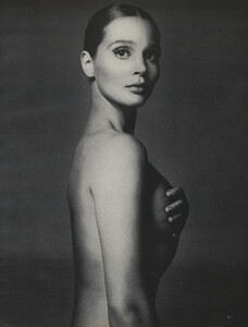 LTY_Avedon_US_Vogue_January_1st_1969_02.thumb.jpg.348f6ce2bd029c4e8bc9369706ea1c8a.jpg