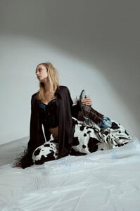 Laura-Marosi-by-Letizia-Toscano-3.thumb.jpeg.7ce5f728ecd252382142b668c1563313.jpeg