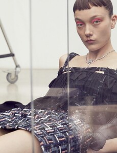 Marcus-Ohlsson-Vogue-Hong-Kong-Yumi-Lambert-7-785x1024.jpg