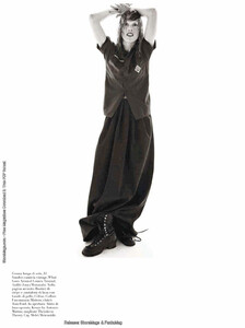 Meisel_Vogue_Italia_August_2011_03.thumb.jpg.abc7d5239fda84ddf779dec0a8e3943e.jpg