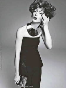 Meisel_Vogue_Italia_August_2011_04.thumb.jpg.e43b2c7b3b1d64b68bbc5ebfe88b6fc8.jpg