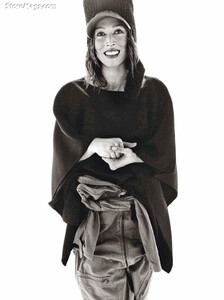 Meisel_Vogue_Italia_August_2011_05.thumb.jpg.231b58bcf5ecb246dcfe8fcbc282d287.jpg