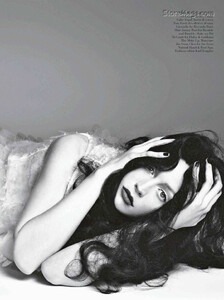 Meisel_Vogue_Italia_August_2011_12.thumb.jpg.1ffea0215bcc03d33a2423eeebbef330.jpg