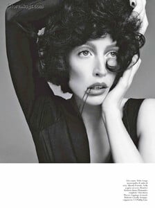 Meisel_Vogue_Italia_August_2011_14.thumb.jpg.9347b1460f969d565e7c1b017a536a10.jpg