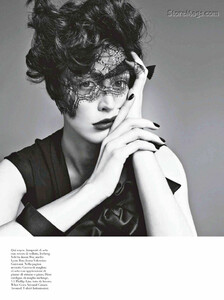 Meisel_Vogue_Italia_August_2011_15.thumb.jpg.08e81ae60727ca26a713ee4f3c271ac0.jpg