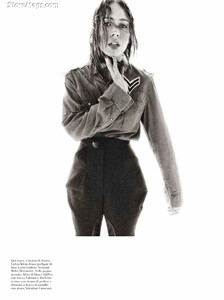 Meisel_Vogue_Italia_August_2011_17.thumb.jpg.e73a4f663b924135e37e00366d21c564.jpg