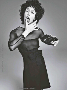 Meisel_Vogue_Italia_August_2011_18.thumb.jpg.3cc423bf3e9b5c0be4ecdbf356bec973.jpg