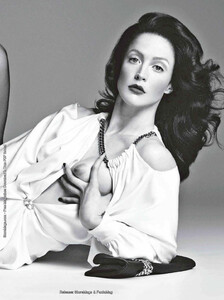 Meisel_Vogue_Italia_August_2011_20.thumb.jpg.376c61a59a76e8202339eb7312889880.jpg