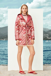 Moncler-Woman_SS17_09-copy-1.thumb.jpg.0e44bddae7048b2f1aa628934dee1e4d.jpg