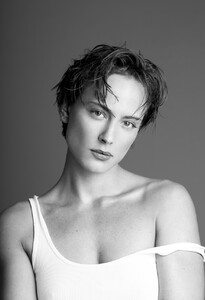 Nora-Arnezeder-photo-7081.jpg