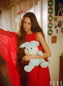 Olivia-Rodrigo---Petra-Collins-for-Elle-Magazine-May-2021-07.thumb.jpg.dae5aacb9a65ae881673862147055631.jpg
