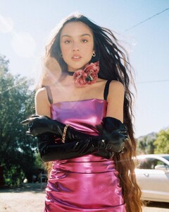 Olivia-Rodrigo---Petra-Collins-for-Elle-Magazine-May-2021-13.thumb.jpg.f05f02aa5721af4401d40fe46e13efec.jpg