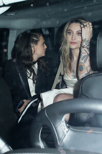 Paris-Jackson-Cara-Delevingne.jpg