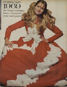 Penati_US_Vogue_January_1st_1969_06.thumb.jpg.7854edb5d82a74db8ff834f4c65c8d74.jpg