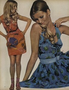 Penati_US_Vogue_January_1st_1969_09.thumb.jpg.6fb8607ac82ebd67dc1611587ef37549.jpg