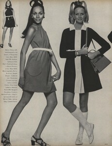 Penati_US_Vogue_January_1st_1969_19.thumb.jpg.2f00c7de0bcc94174482c6711f2cc0c4.jpg