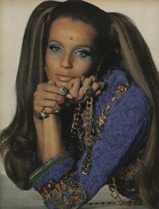 Penn_US_Vogue_January_1st_1969_01.thumb.jpg.7f43c9d9fae52164963f114ce56f8b2b.jpg