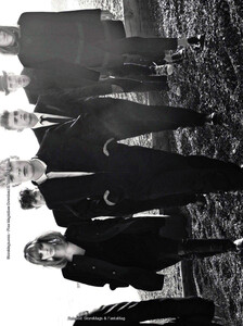 Poynter_Vogue_Italia_August_2011_10.thumb.jpg.5f92ab97b24aa61394c8898847b5caec.jpg