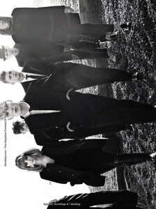 Poynter_Vogue_Italia_August_2011_10.thumb.jpg.ee65156880ee7c07a2d2fbb20c4339d6.jpg