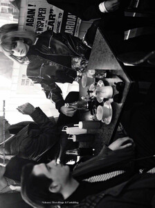 Poynter_Vogue_Italia_August_2011_14.thumb.jpg.4bf6c978da4792c046aca4605a900fa8.jpg